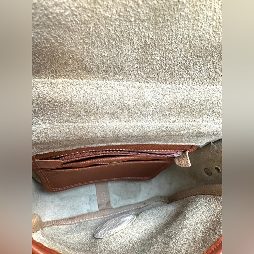 Dooney & Bourke Vintage Crossbody Bag in Ivory and British Tan Classic - Picture 10 of 17